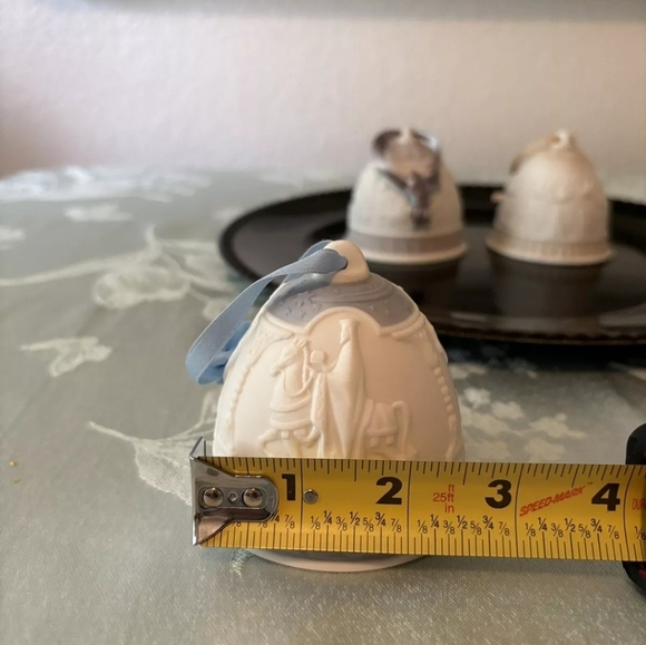Vintage Lladro Porcelain Christmas Bells - Lot Of 3 - Years 1995, 1990, 1989 - Picture 7 of 9